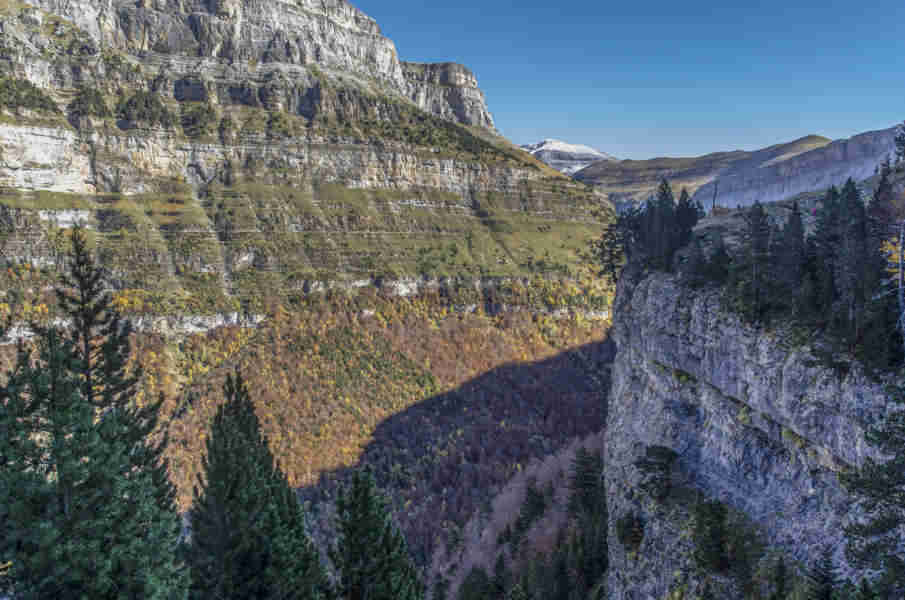 Huesca - parque nacional de Ordesa y Monte Perdido - valle de Ordesa 92 - faja de Pelay.jpg